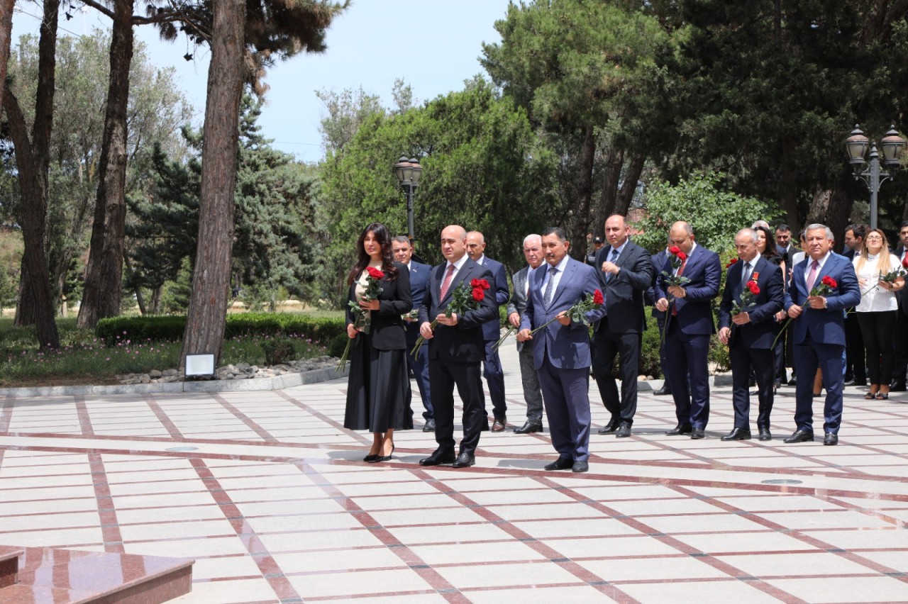 Suraxanıda dövlət qulluqçularının peşə bayramı qeyd edildi - FOTOLAR